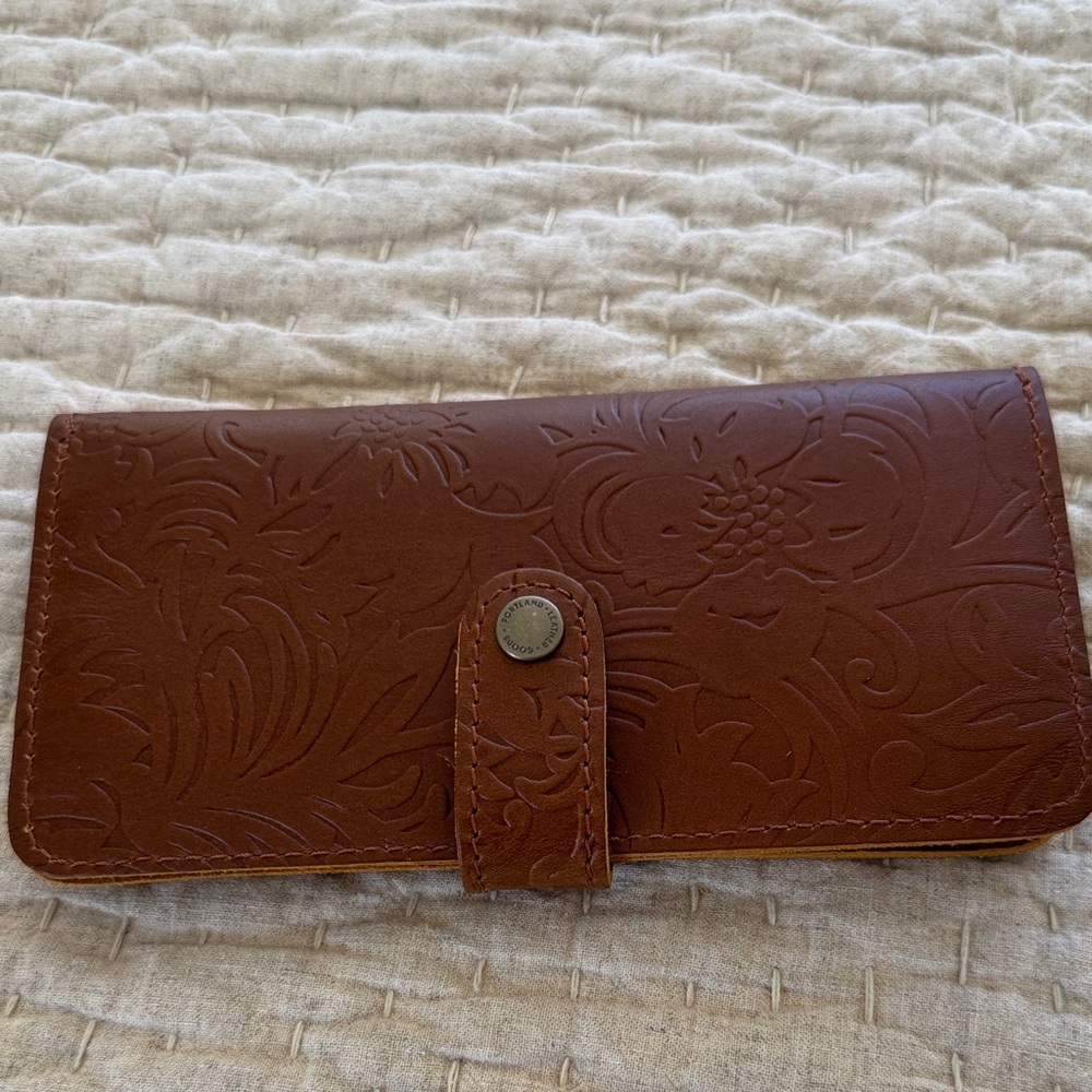 Portland Leather Goods Bi-fold Wallet - EUC